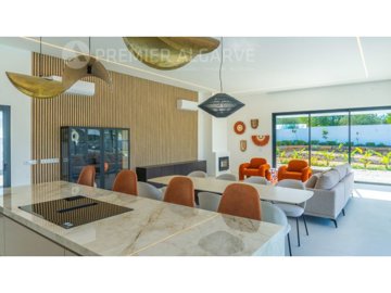 id83fc7a01-0000-0500-0000-000017b27140