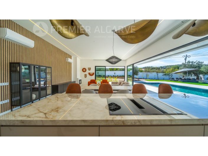 Image No.7-4 Bed House for sale