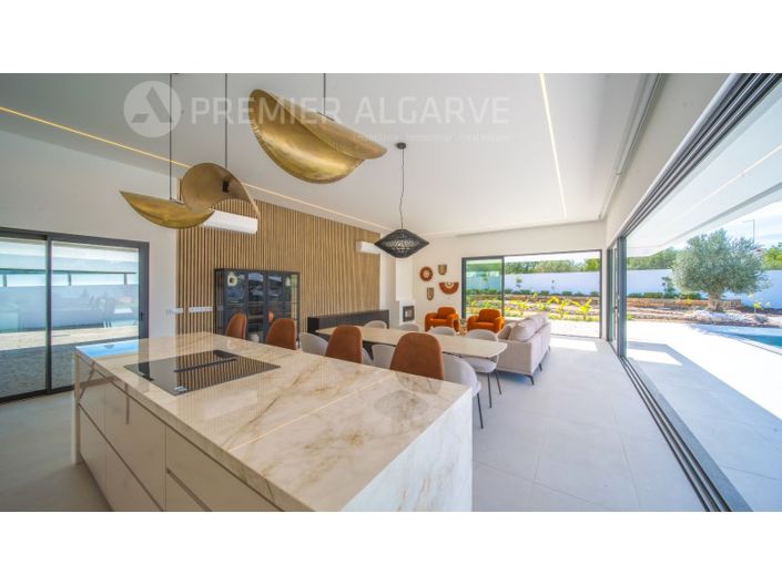 Image No.9-4 Bed House for sale