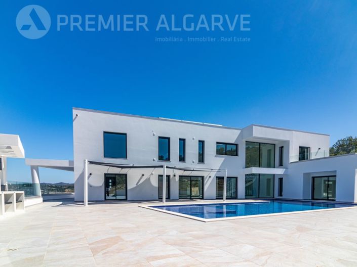 Image No.1-5 Bed House for sale