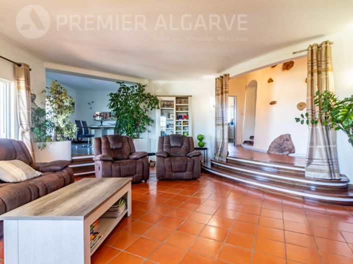 Image No.7-3 Bed House for sale