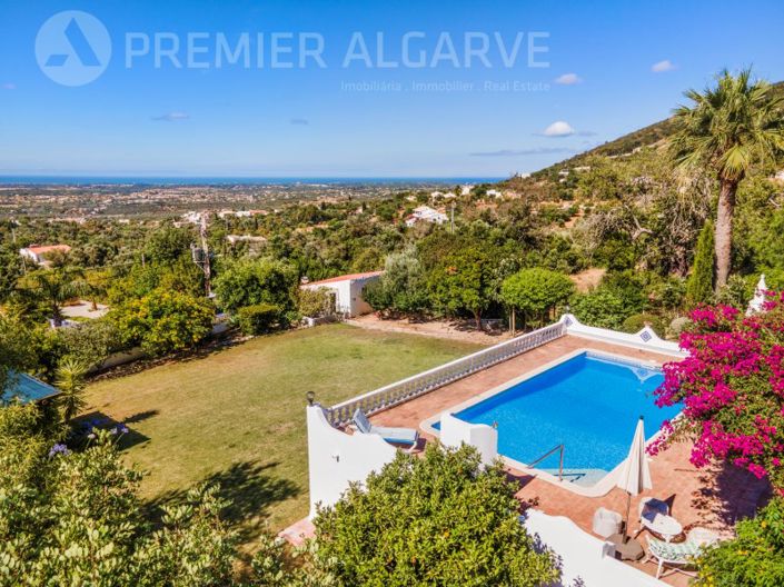 Image No.1-4 Bed House for sale