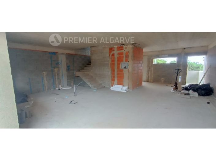 Image No.8-3 Bed House for sale