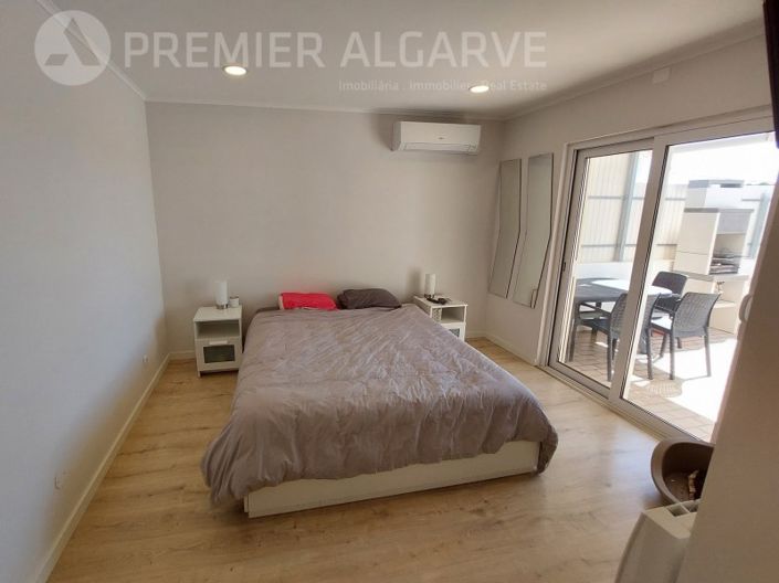 Image No.8-5 Bed House for sale