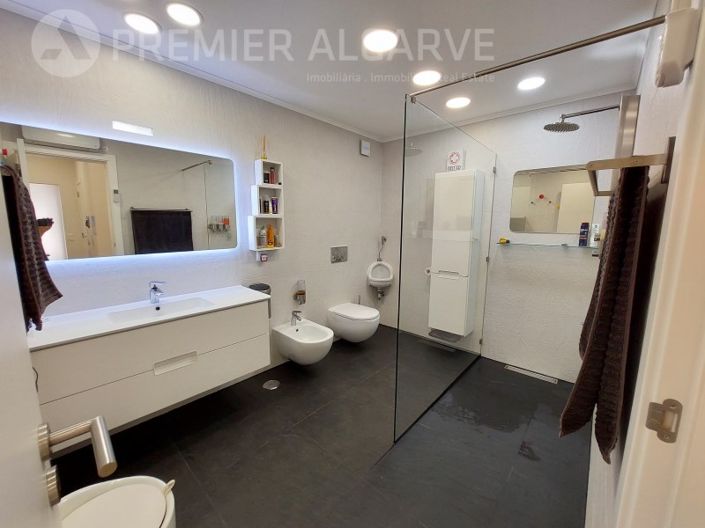 Image No.9-5 Bed House for sale