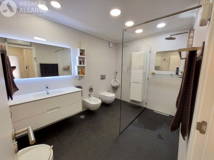Image No.9-5 Bed Villa for sale