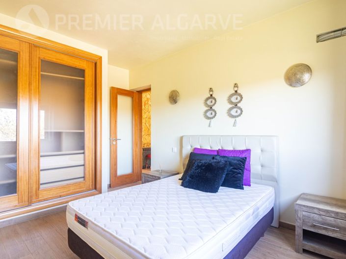 Image No.15-4 Bed House for sale