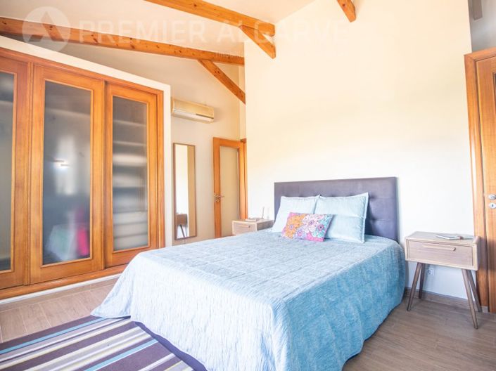 Image No.19-4 Bed House for sale