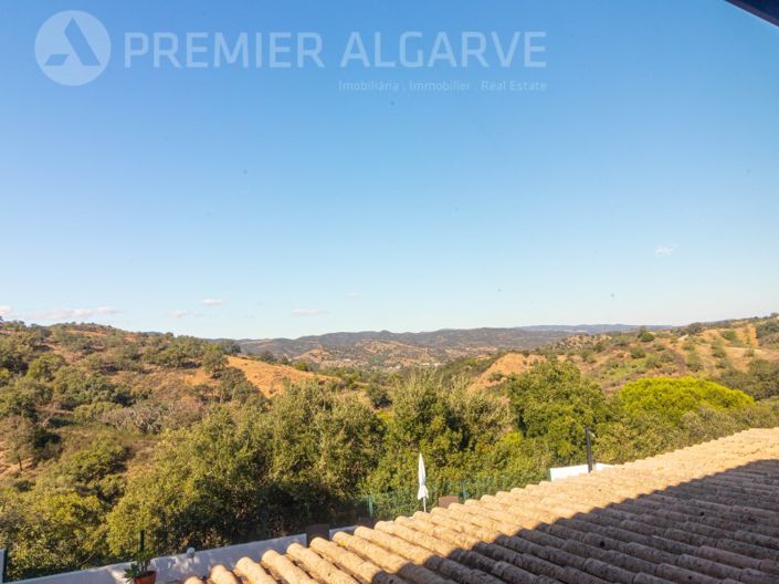 Image No.1-4 Bed House for sale