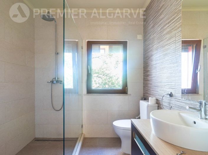 Image No.20-4 Bed House for sale