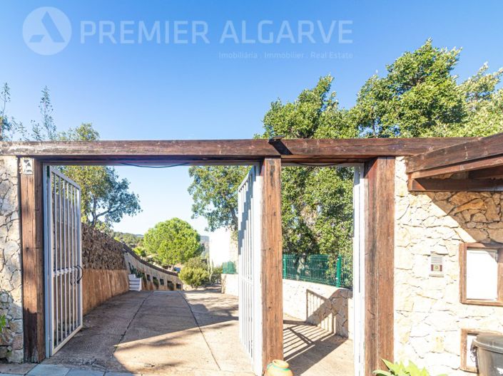 Image No.25-4 Bed House for sale