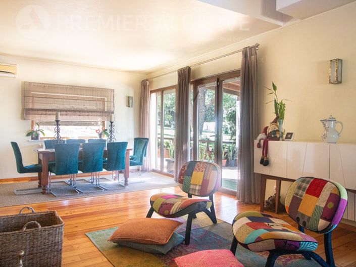 Image No.6-4 Bed House for sale