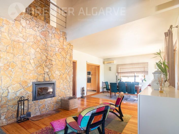 Image No.8-4 Bed House for sale