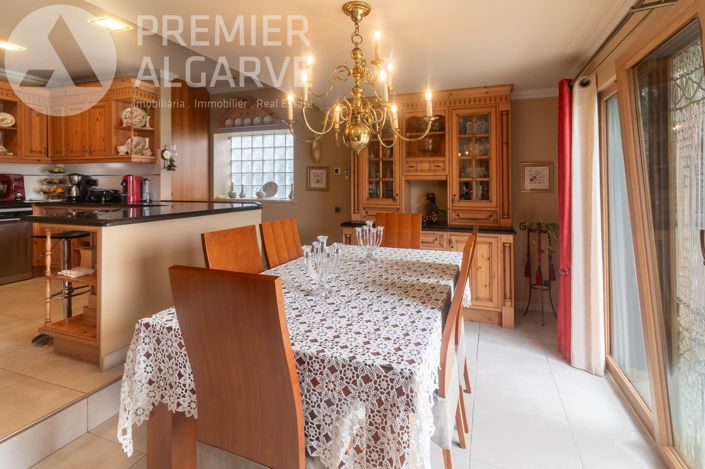 Image No.10-6 Bed Villa for sale