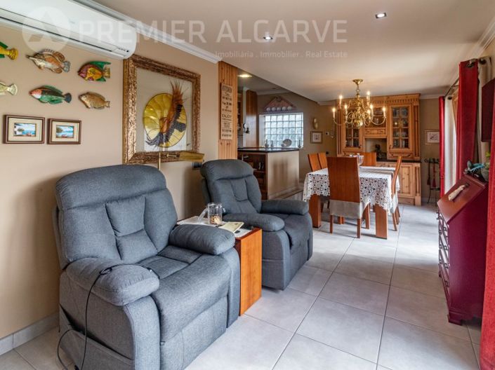 Image No.11-6 Bed House for sale