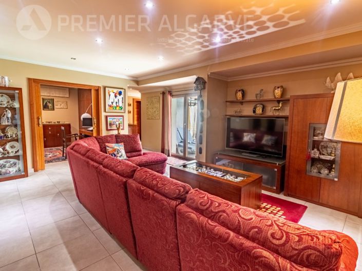 Image No.14-6 Bed House for sale