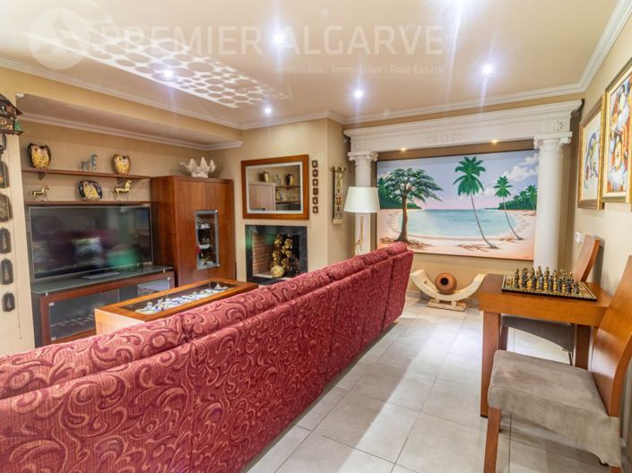 Image No.15-6 Bed House for sale