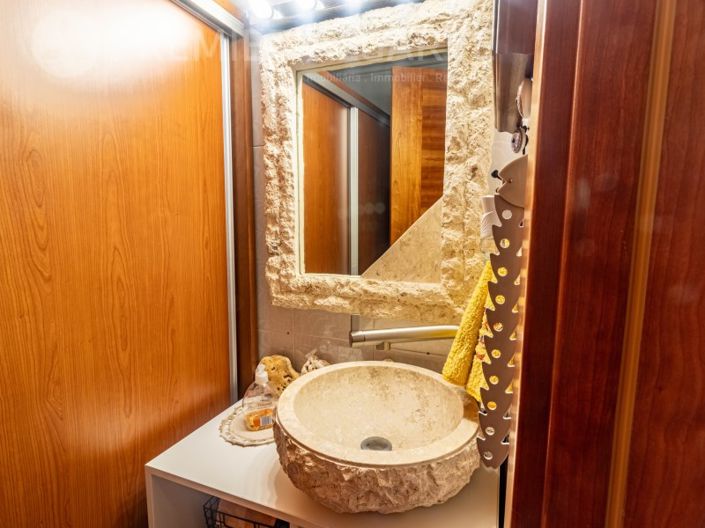 Image No.17-6 Bed House for sale