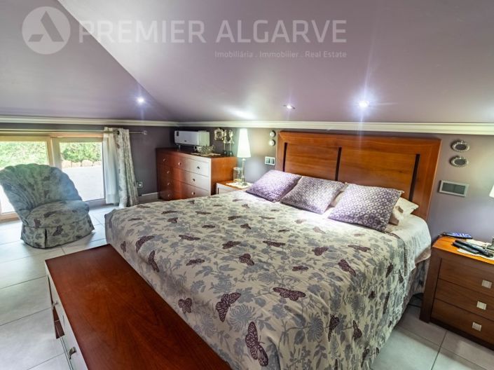 Image No.19-6 Bed House for sale