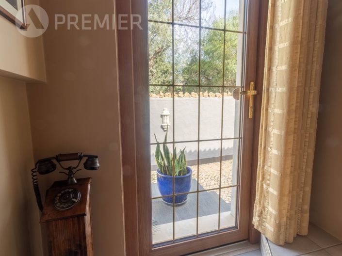 Image No.22-6 Bed House for sale