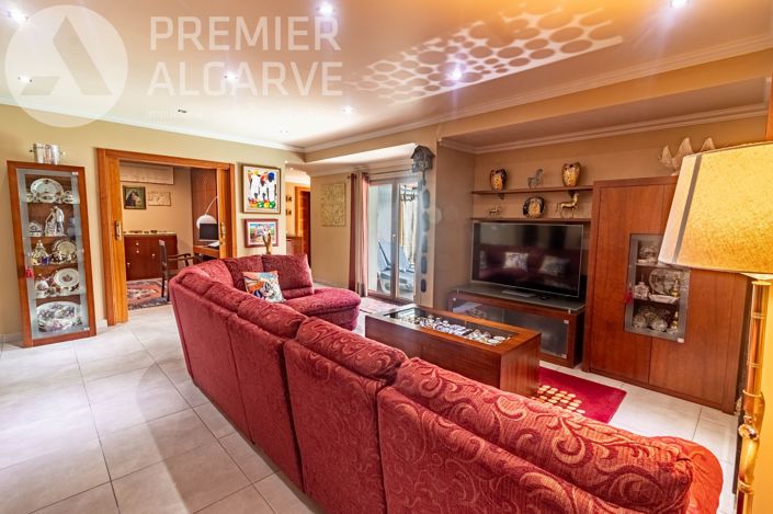 Image No.25-6 Bed Villa for sale