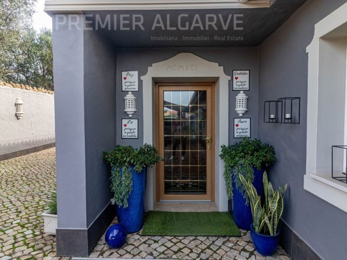 Image No.5-6 Bed House for sale