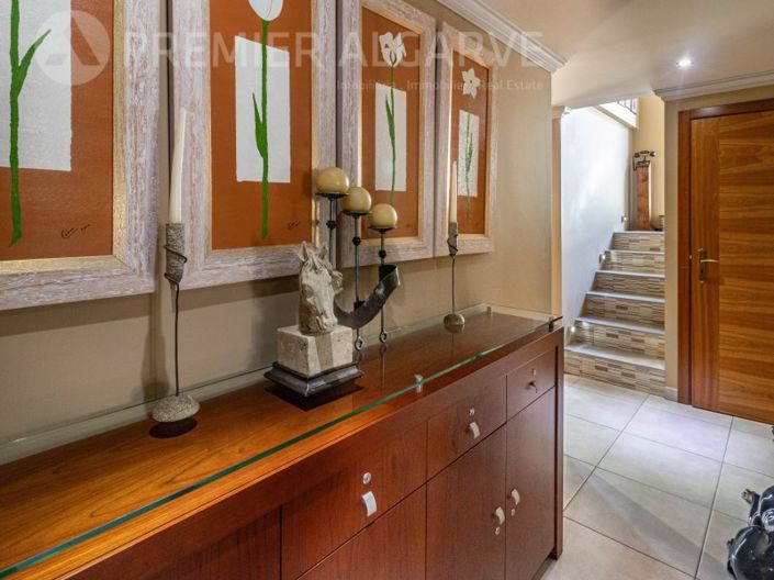 Image No.7-6 Bed House for sale