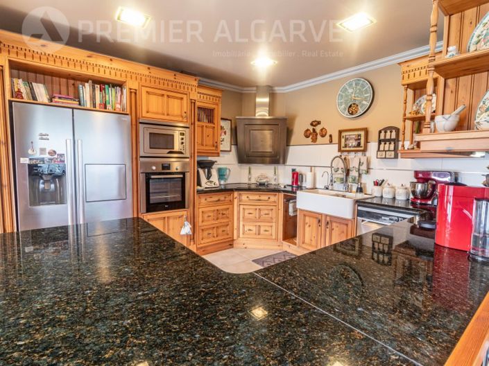 Image No.9-6 Bed House for sale