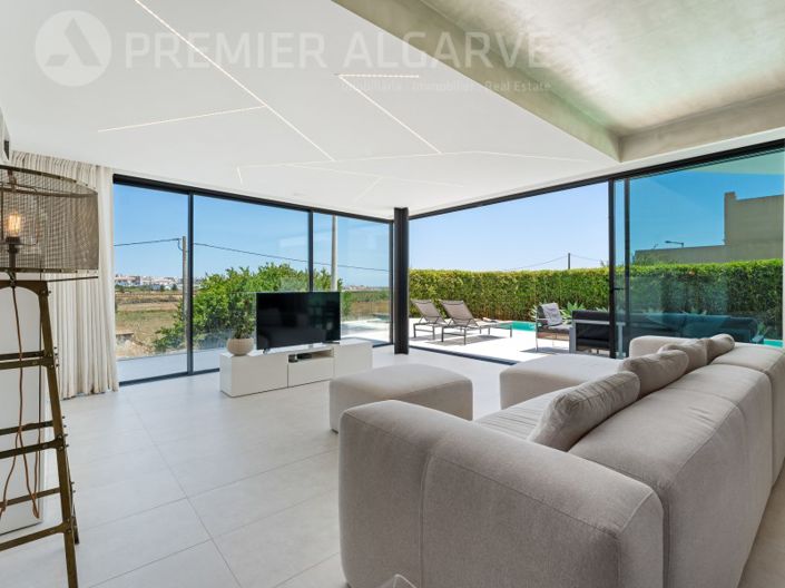 Image No.12-4 Bed House for sale