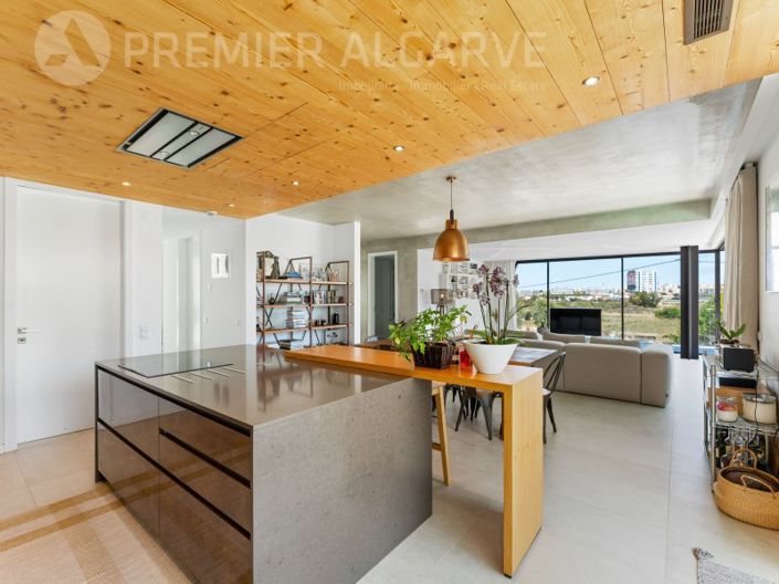 Image No.16-4 Bed House for sale