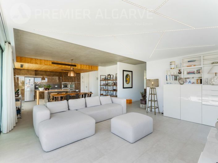 Image No.18-4 Bed House for sale