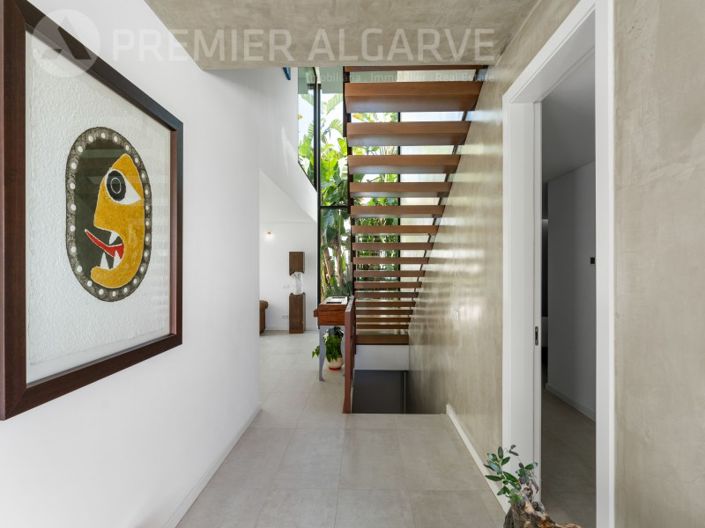 Image No.19-4 Bed House for sale