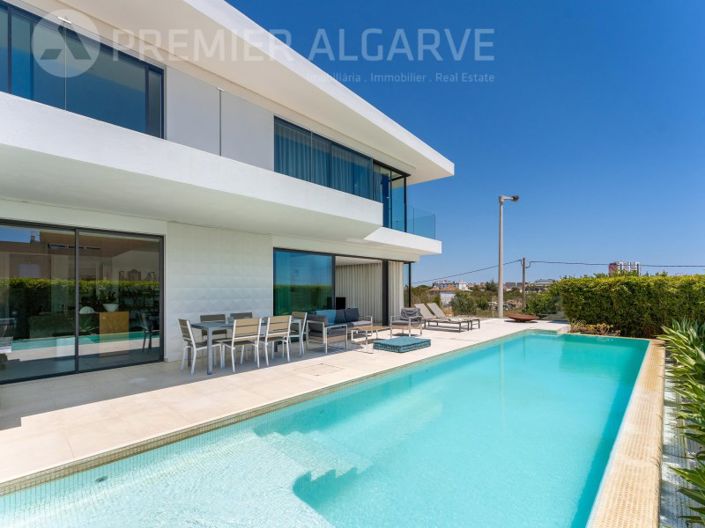 Image No.2-4 Bed House for sale