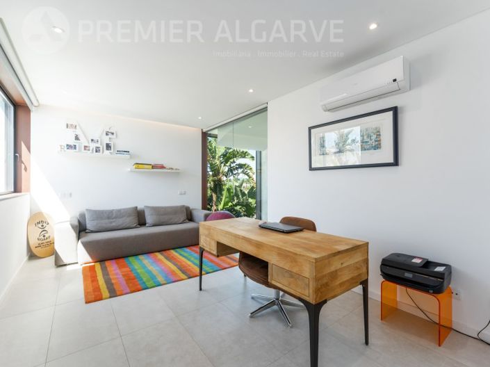 Image No.26-4 Bed House for sale