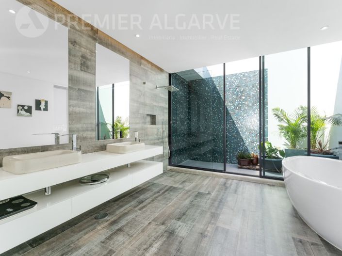 Image No.27-4 Bed House for sale