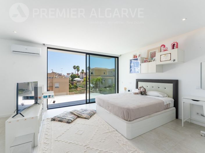 Image No.29-4 Bed House for sale