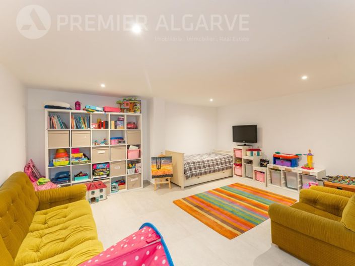 Image No.31-4 Bed House for sale