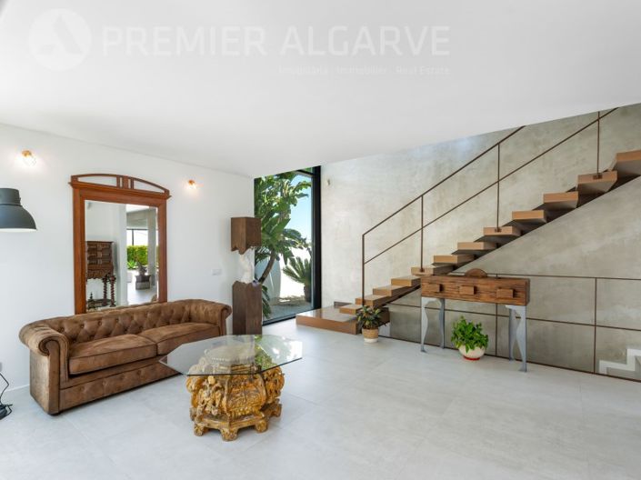 Image No.8-4 Bed House for sale