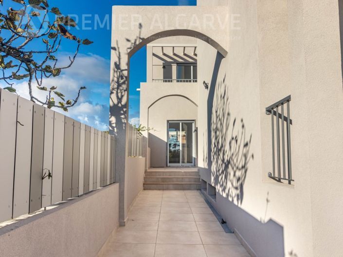 Image No.21-5 Bed House for sale