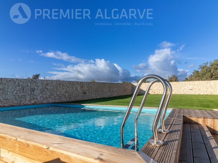 Image No.1-5 Bed House for sale