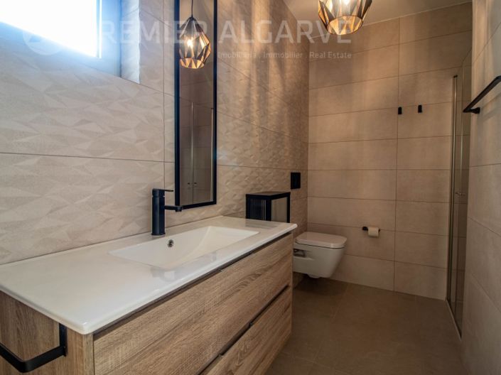 Image No.33-5 Bed House for sale