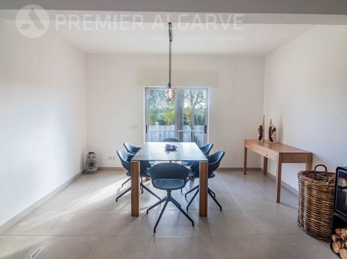 Image No.6-5 Bed House for sale