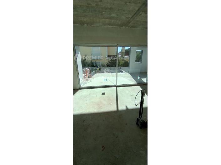 Image No.16-4 Bed House for sale