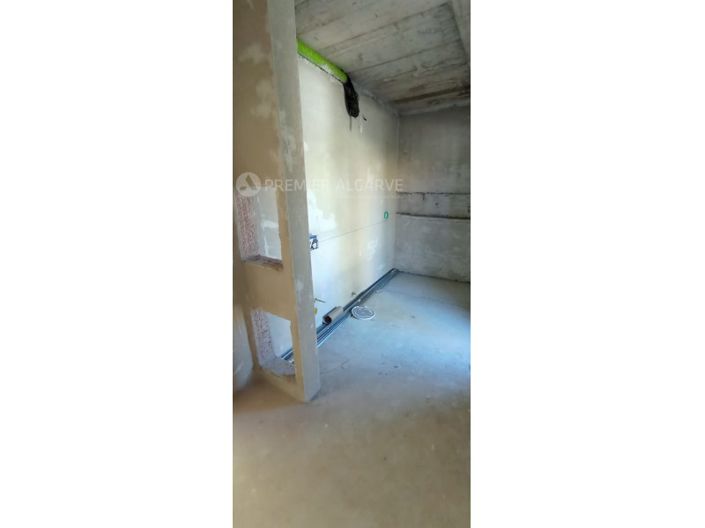 Image No.19-4 Bed House for sale