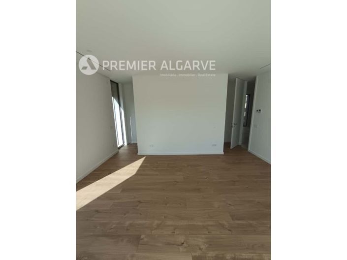 Image No.11-4 Bed House for sale