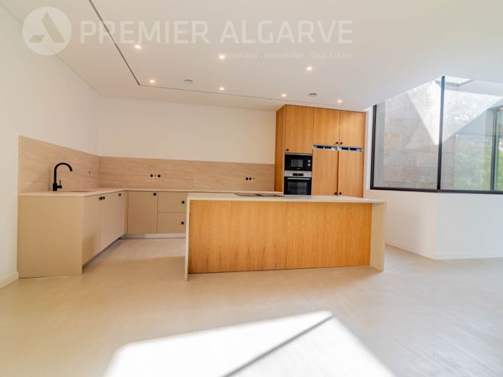 Image No.11-4 Bed House for sale