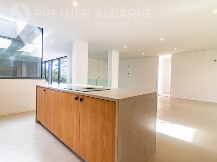 Image No.12-4 Bed House for sale