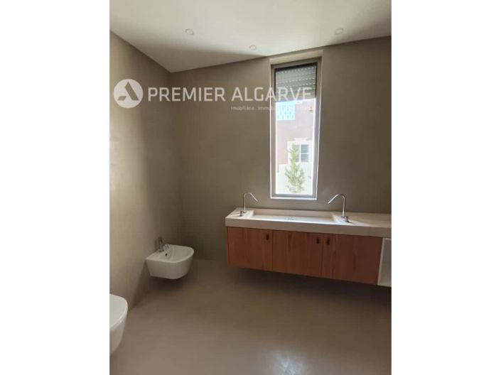 Image No.14-4 Bed House for sale