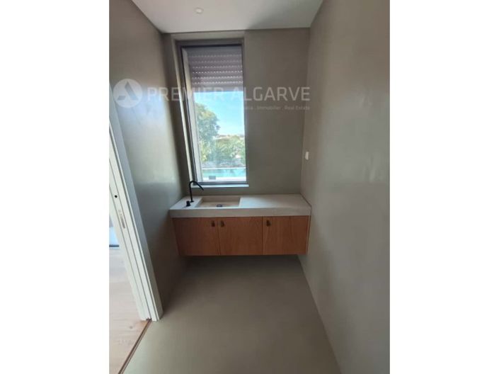 Image No.16-4 Bed House for sale