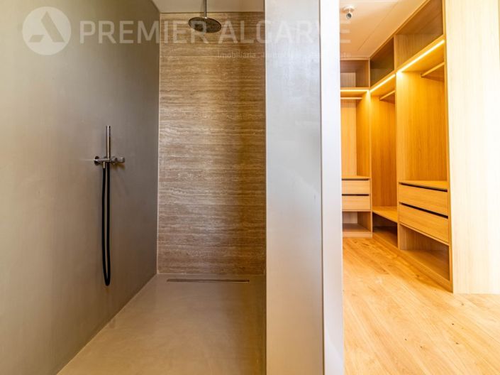 Image No.17-4 Bed House for sale